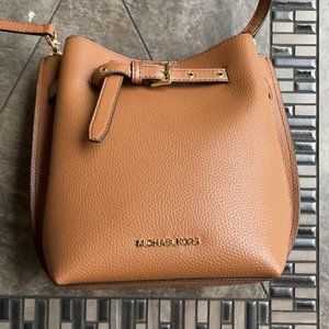 Michael Kors Emilia Small Bucket Bag Messenger Leather Luggage